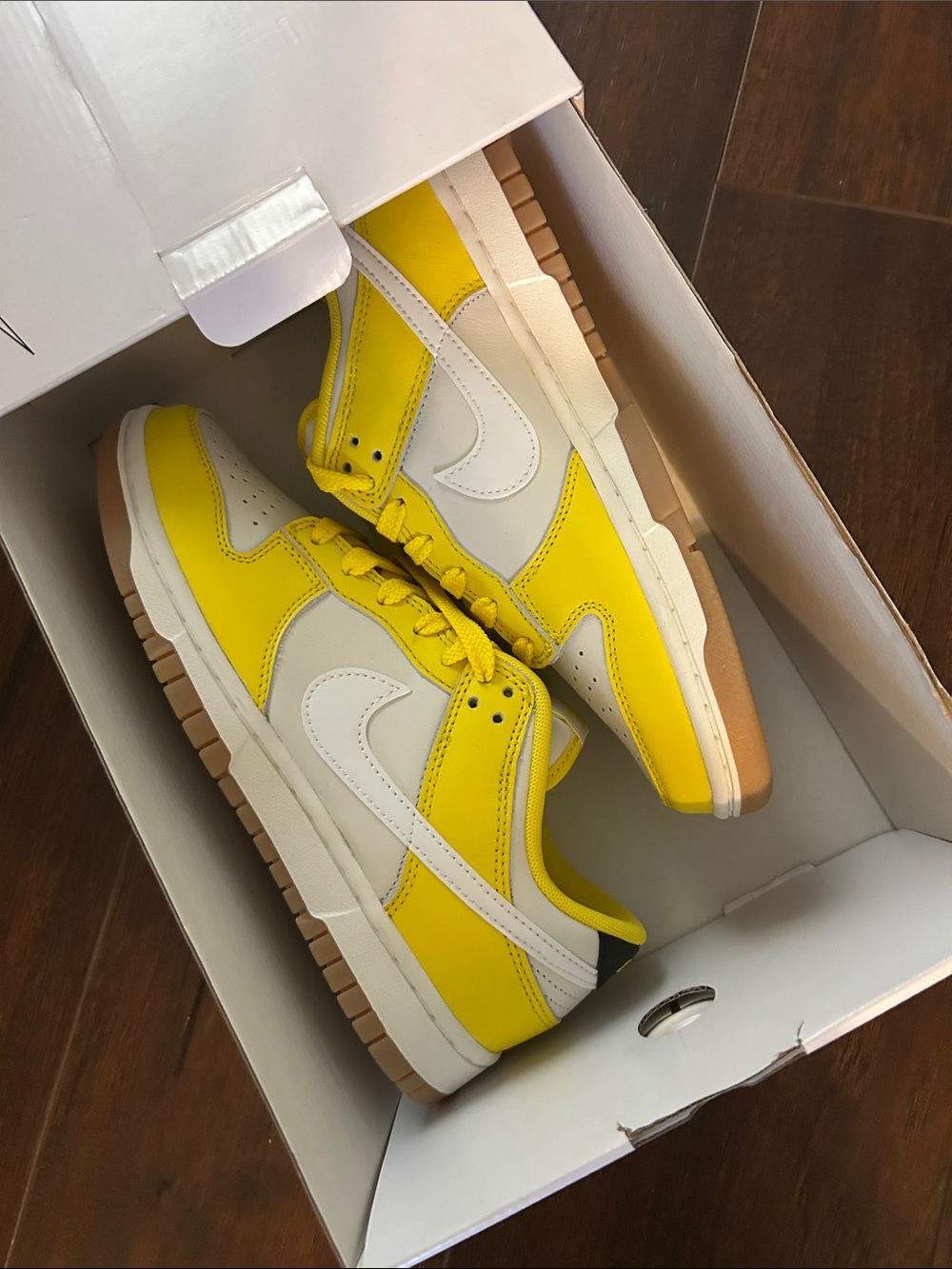 Nike Kids Low-Top Sneakers in Yellow and White